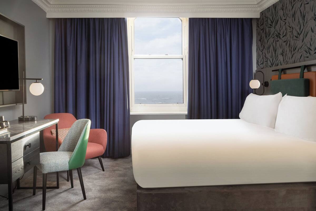 Hypo-allergenic bedding available, in-room safe, desk, laptop workspace