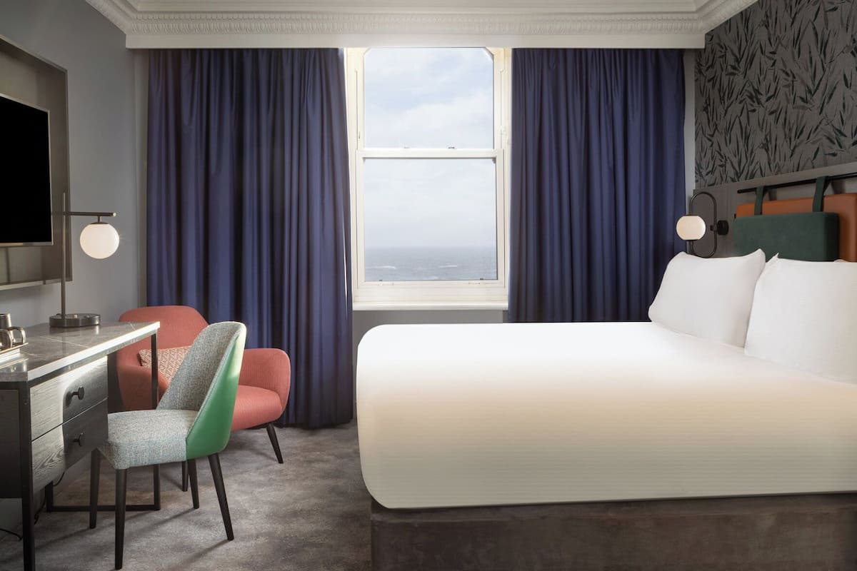 Hypo-allergenic bedding, in-room safe, desk, laptop workspace