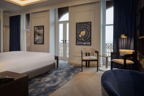 Suite, 1 King-Bett, Balkon (Topland) | 1 Schlafzimmer, Allergikerbettwaren, Zimmersafe, Schreibtisch
