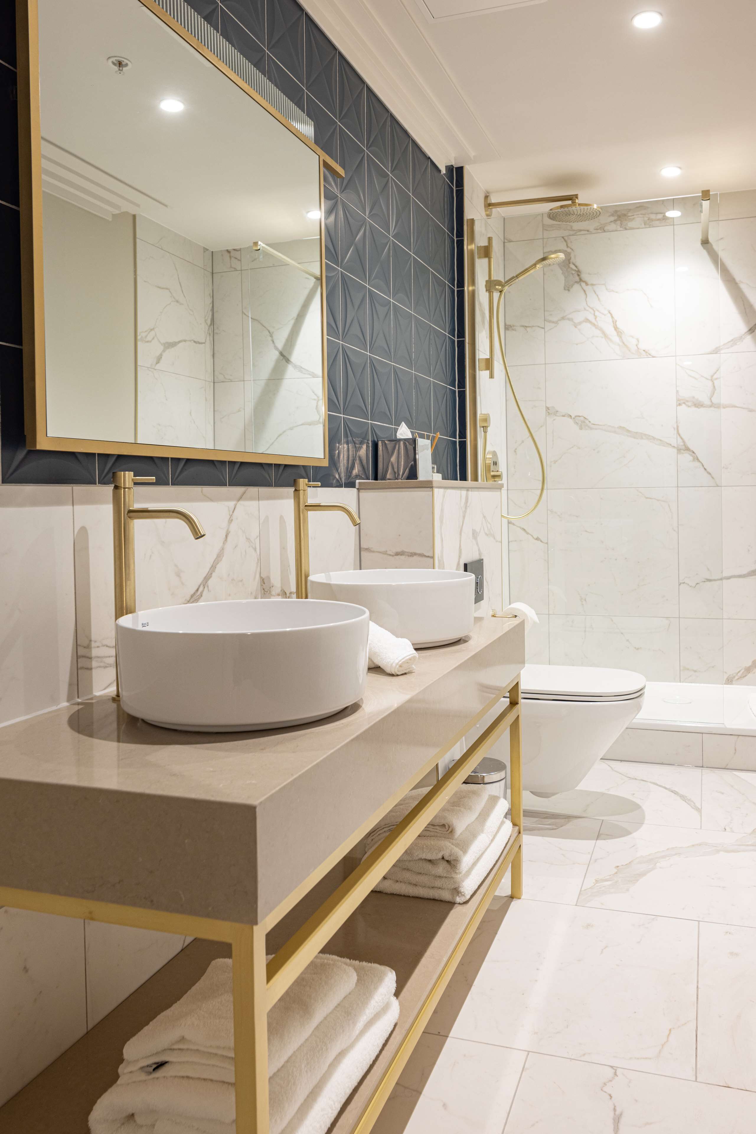 Suite, 1 King Bed, Balcony (Topland) | Bathroom shower
