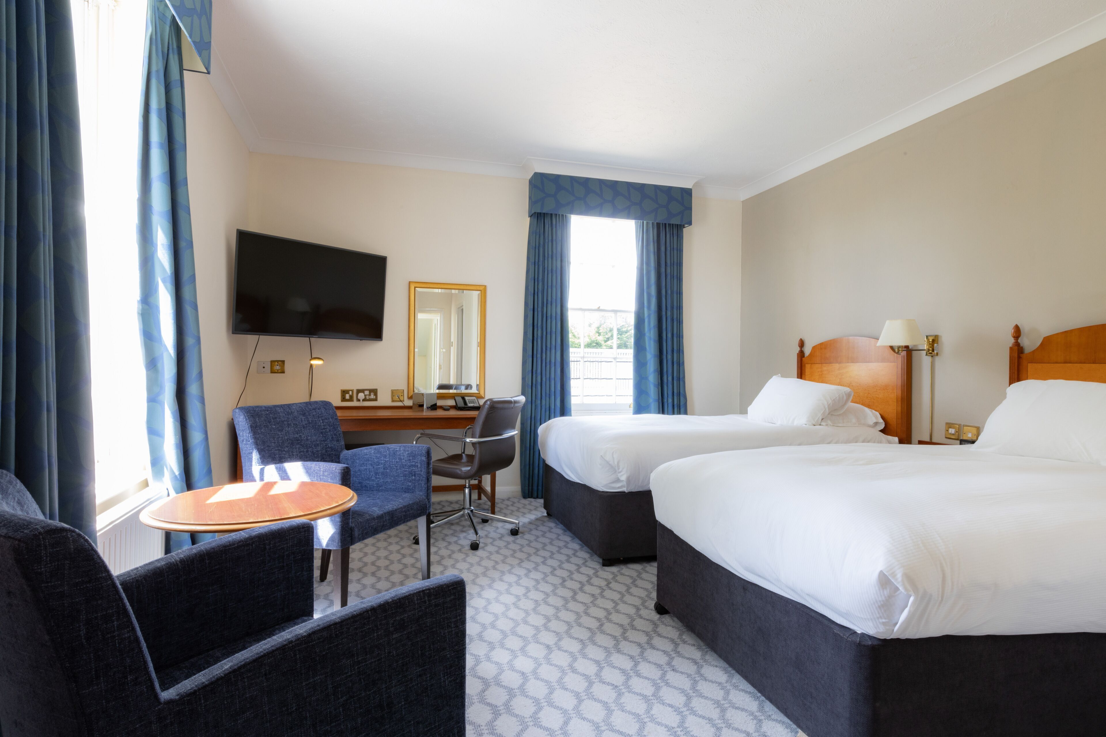 Premium bedding, in-room safe, desk, laptop workspace