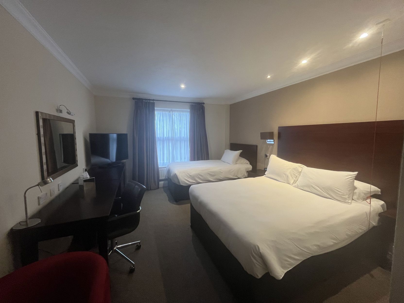 Premium bedding, in-room safe, desk, laptop workspace