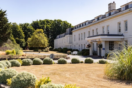 Exterior. Avisford Park Hotel