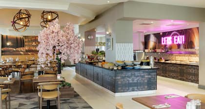 DoubleTree by Hilton Dartford Bridge