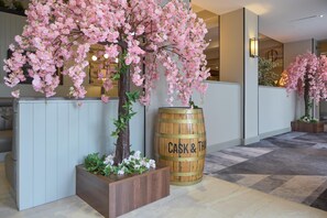 Bar (on property) - DoubleTree by Hilton Dartford Bridge (Dartford)