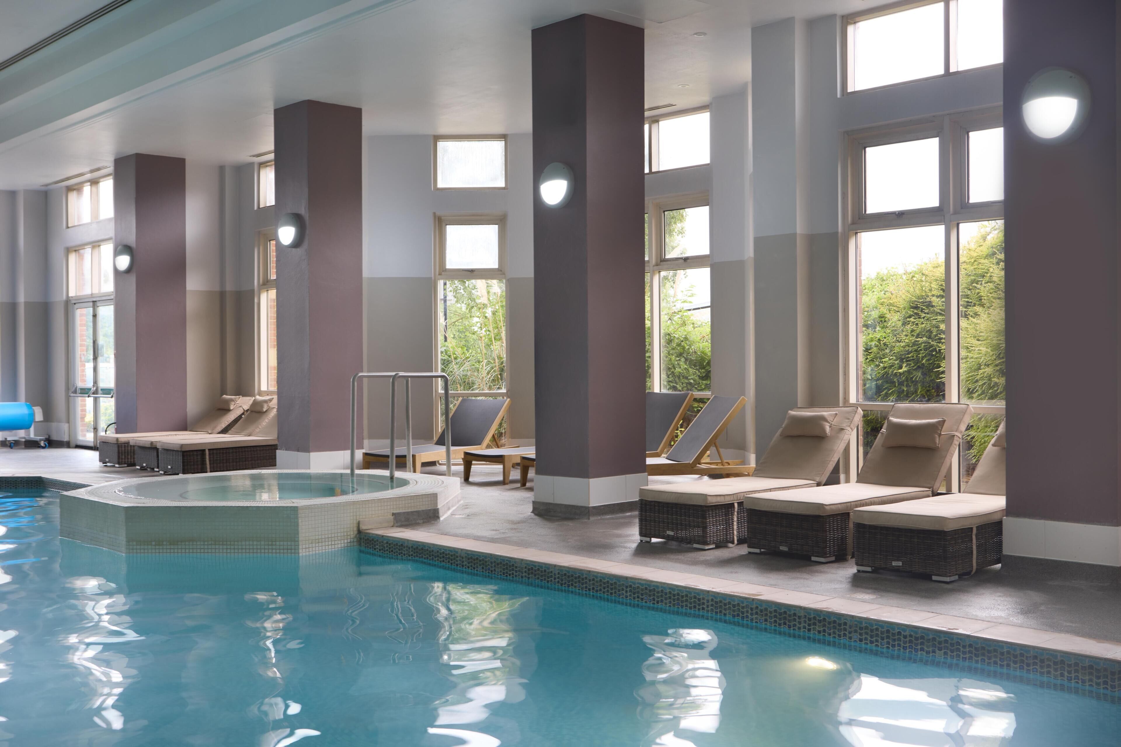 Indendørs pool