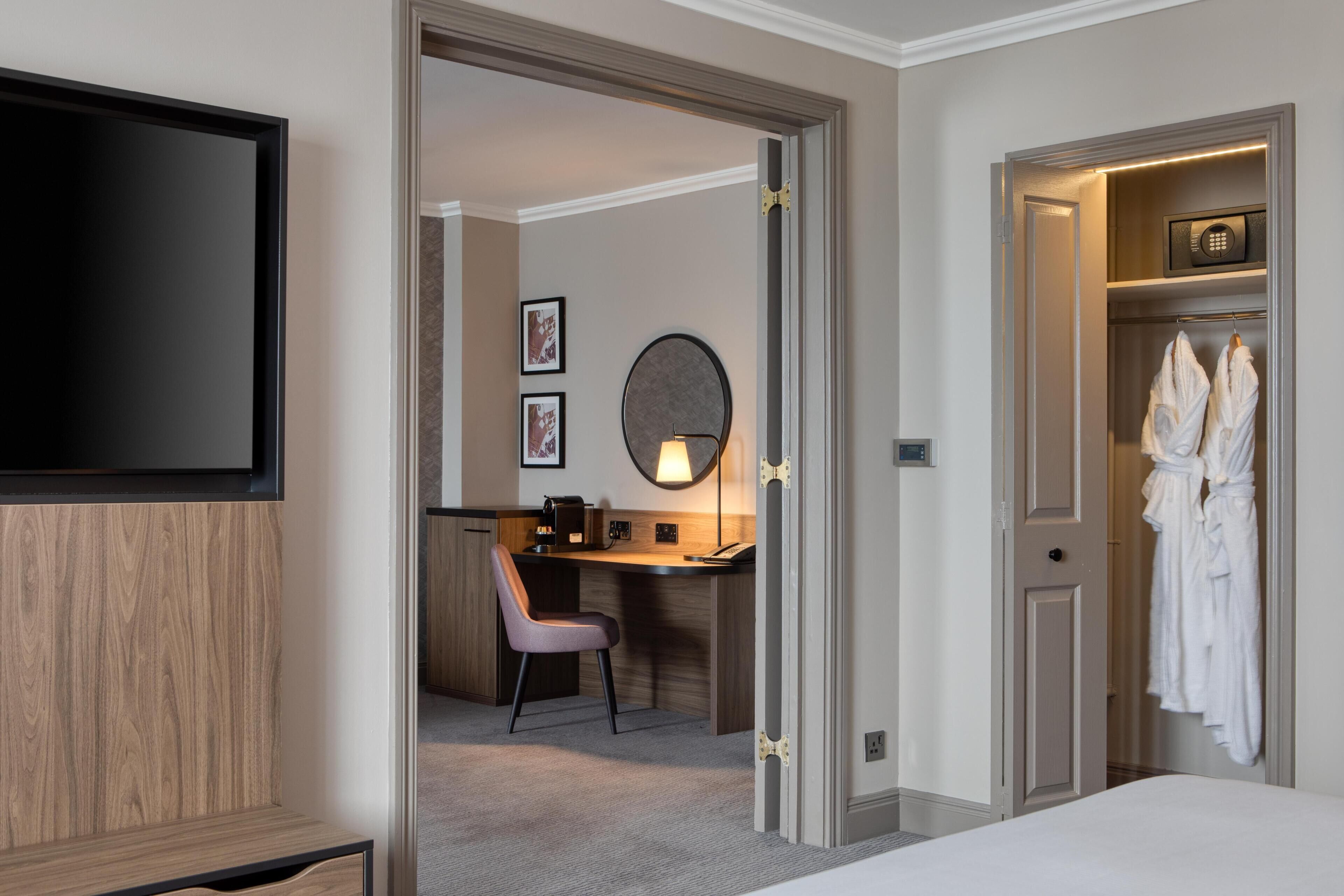 Suite, 1 Bedroom, Non Smoking | Hypo-allergenic bedding, in-room safe, desk, blackout drapes