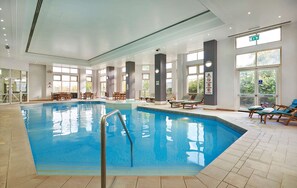 Indoor pool - DoubleTree by Hilton Dartford Bridge (Dartford)