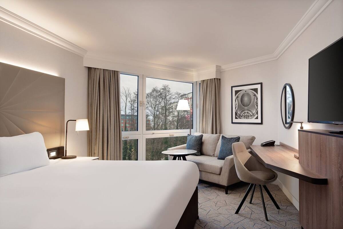 Hypo-allergenic bedding available, in-room safe, desk, laptop workspace