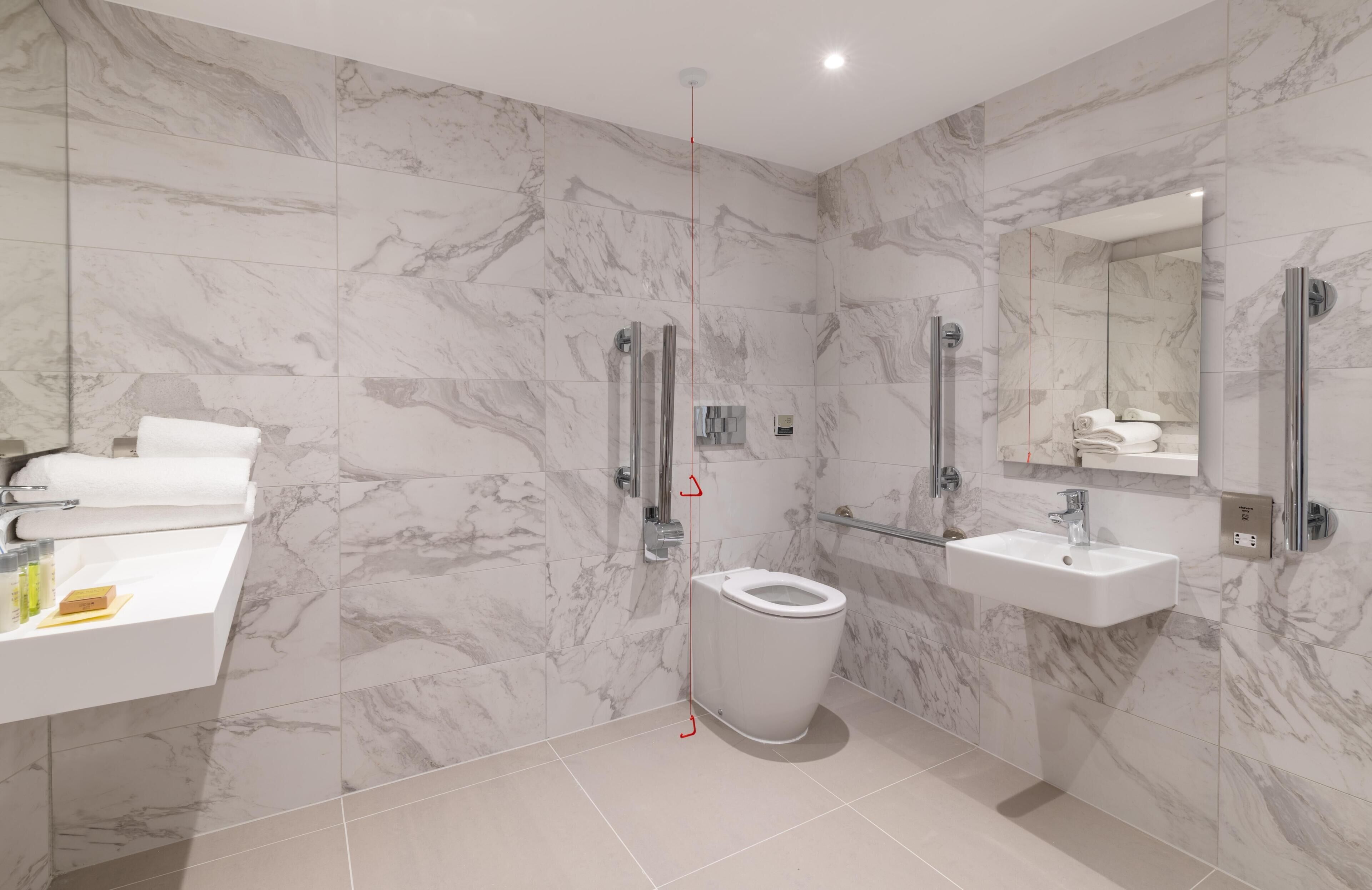 Photo - Hilton Birmingham Metropole Hotel