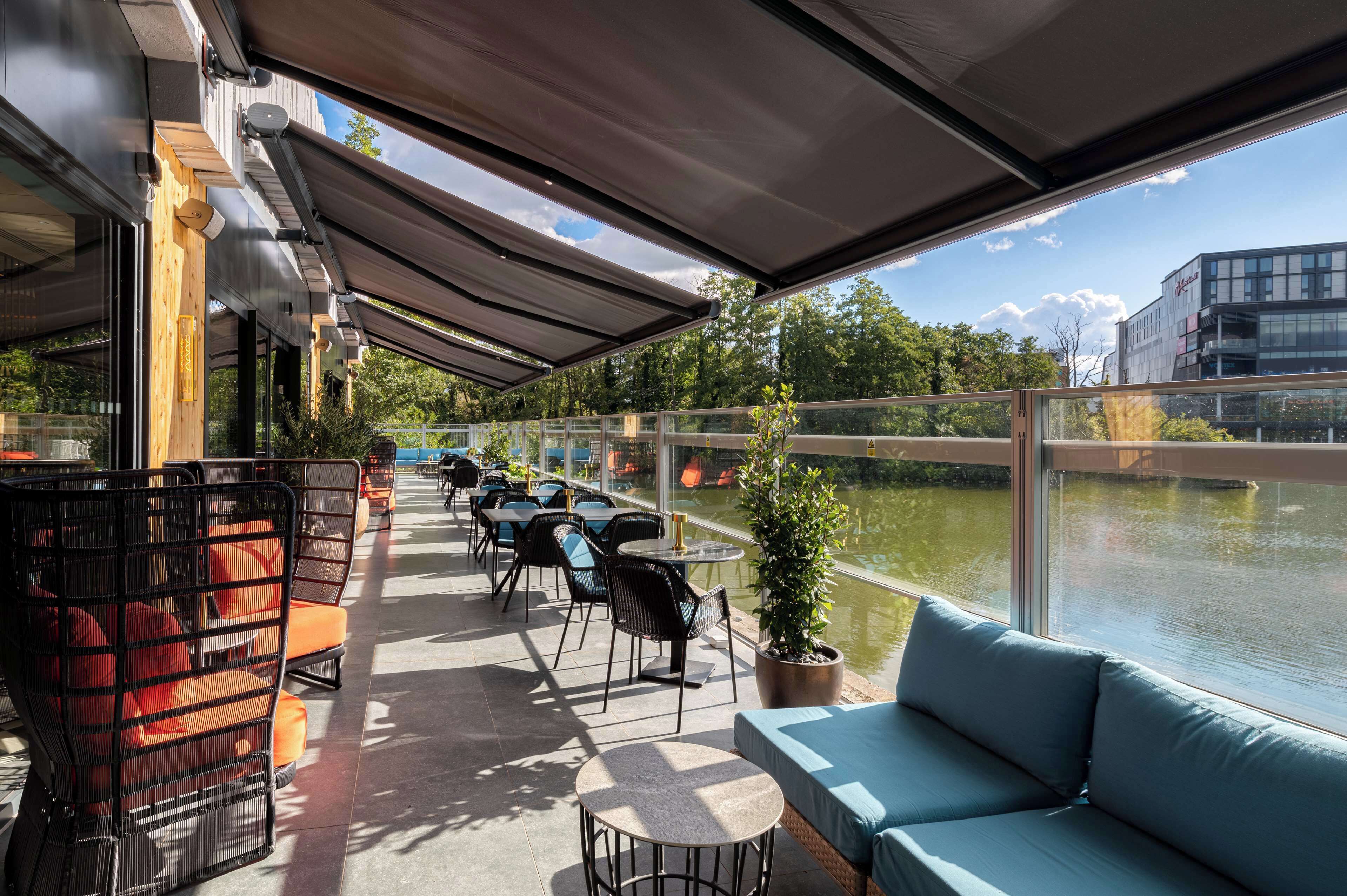 2 restaurants, breakfast served