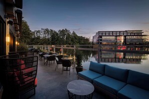 Rom, 1 kingsize-seng (Dinner By The Water Stay) | Restaurant | 2 restauranter, frokost serveres