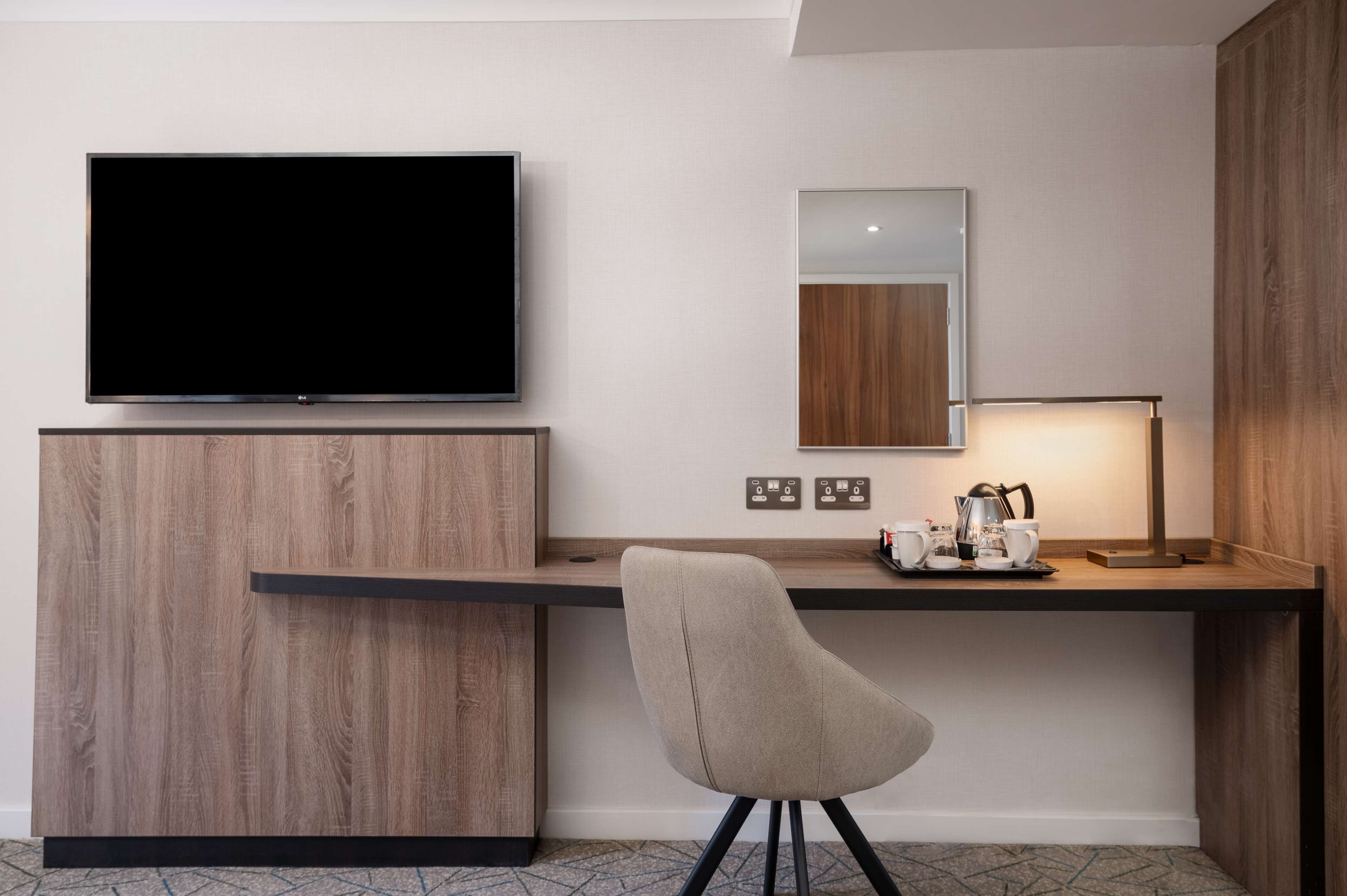 room, 1 queen bed, accessible | hypo-allergenic bedding, in-room safe, individually decorated, desk