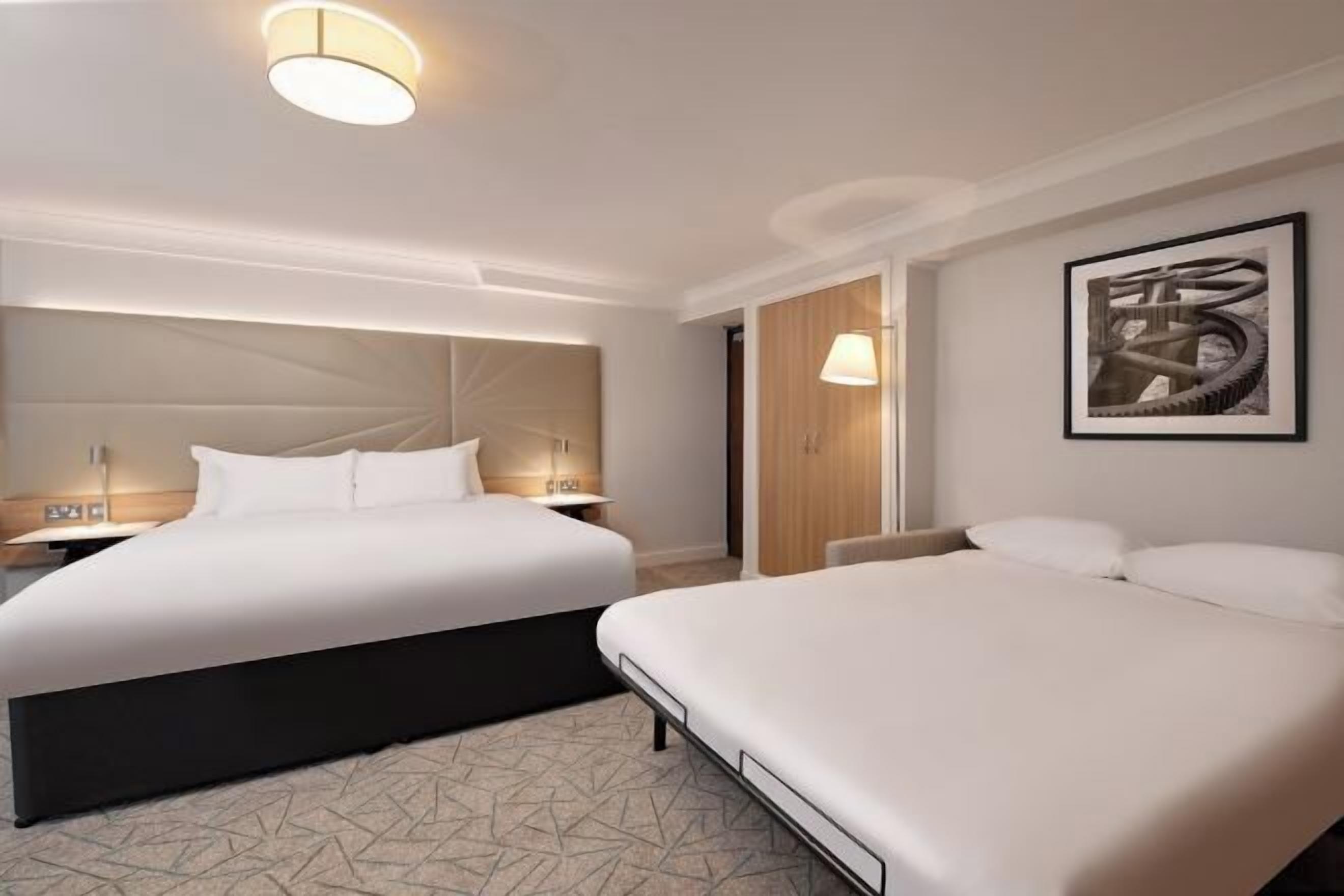 Hypo-allergenic bedding, in-room safe, individually decorated, desk