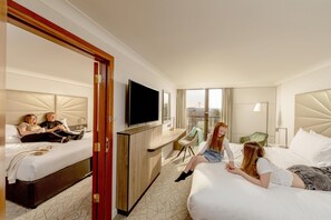 Hypo-allergenic bedding, in-room safe, individually decorated, desk