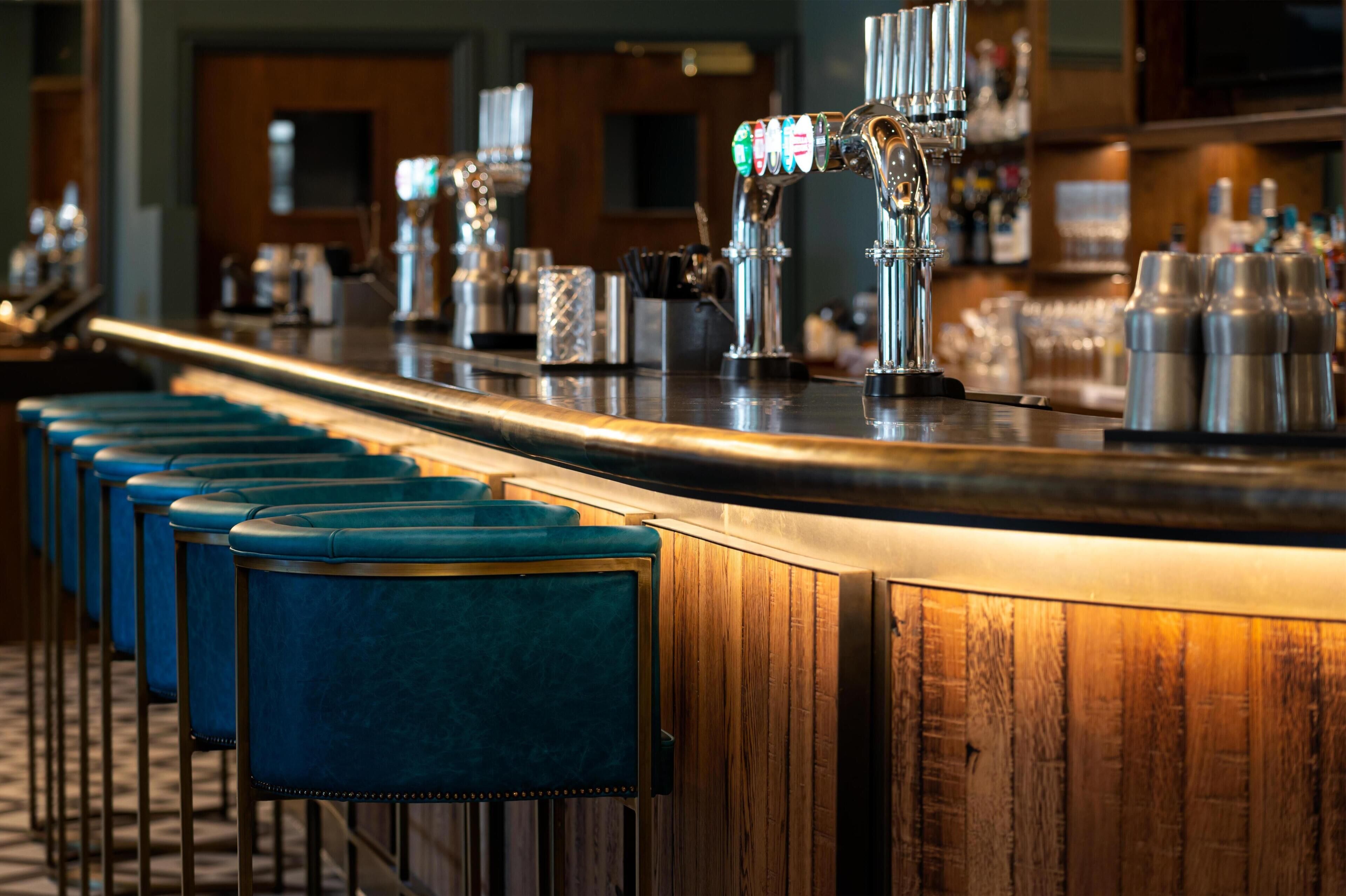 2 bar/lounge