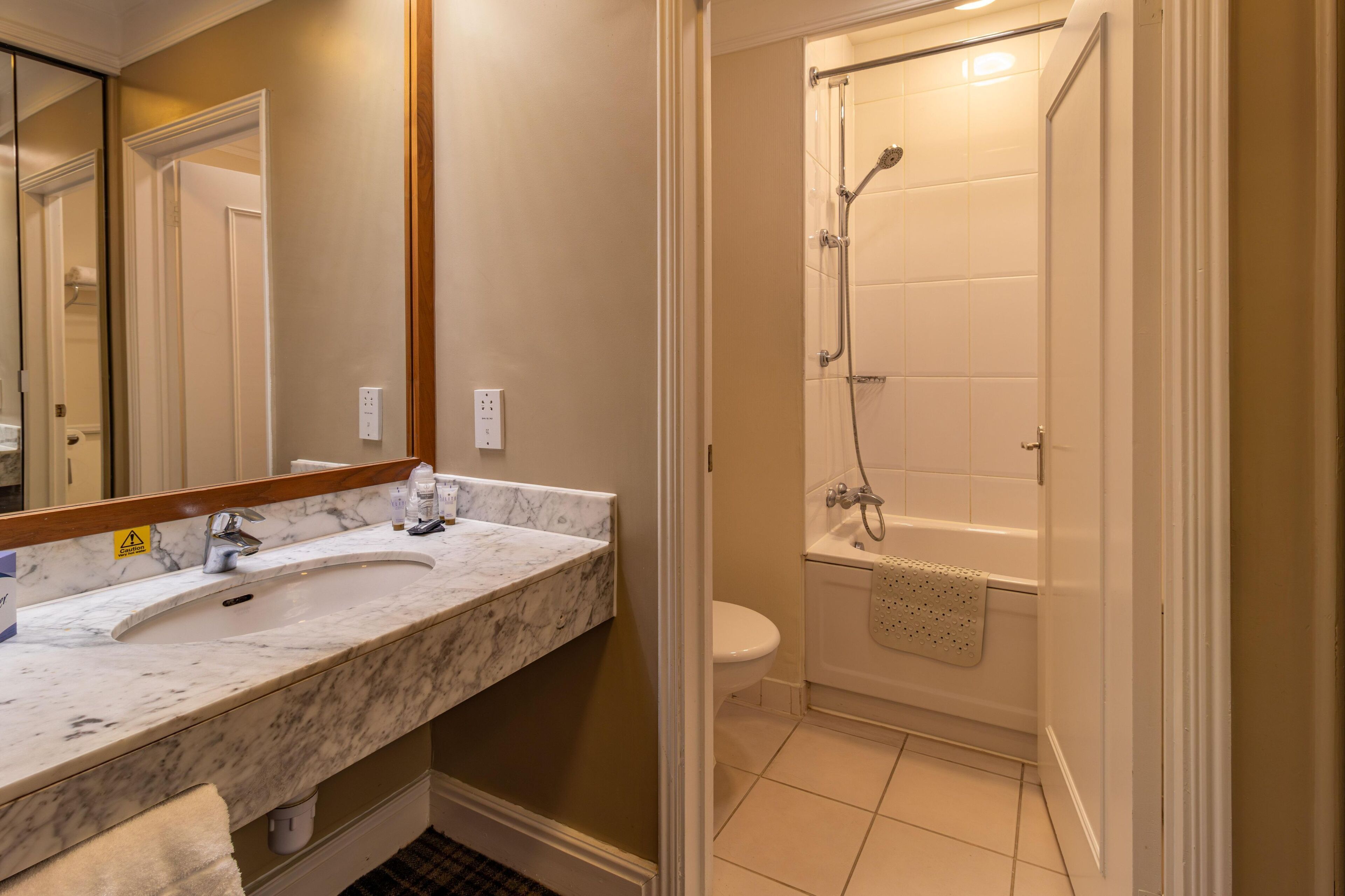 Photo - Bromsgrove Hotel