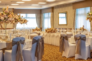 屋内結婚式場