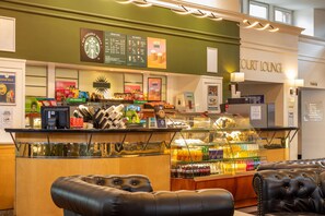 S'hi serveixen esmorzars, dinars i sopars 