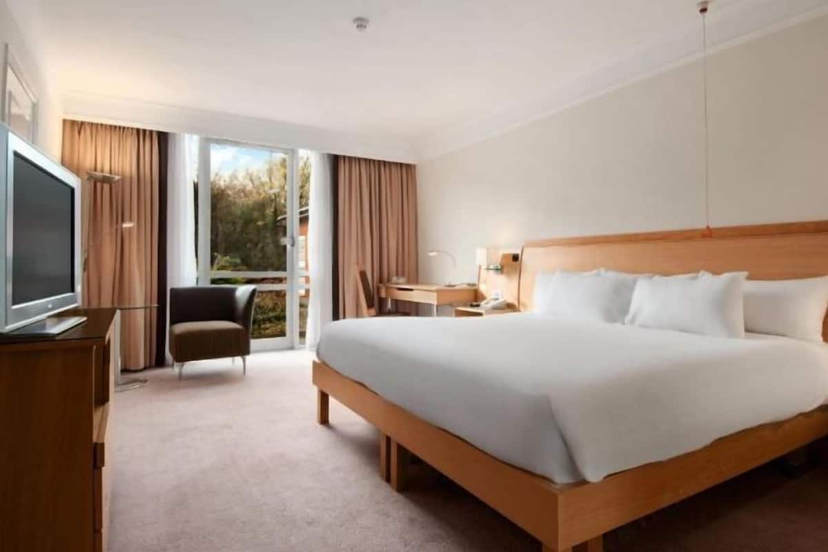 In-room safe, desk, laptop workspace, iron/ironing board