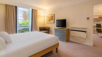 Safe på rommet, skrivebord og skrivebord for bærbar PC