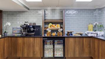 Petit déjeuner buffet (15 GBP par personne)