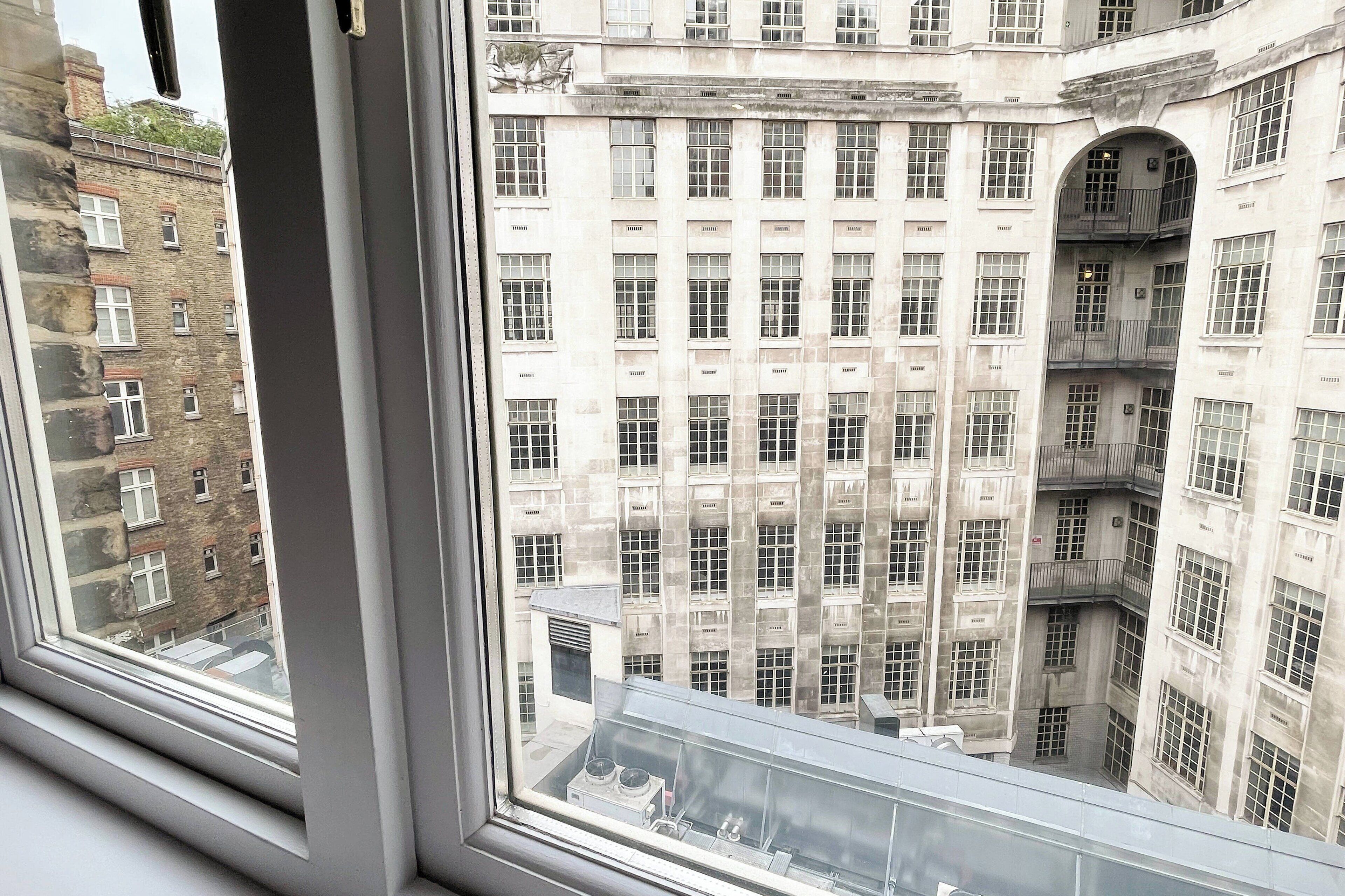 deluxe room, 1 king bed | minibar, in-room safe, desk, iron/ironing board