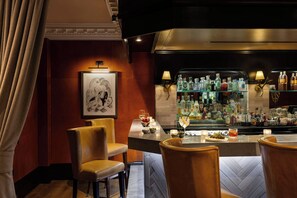 Bar (on property) - St. Ermins Hotel, Autograph Collection (London)
