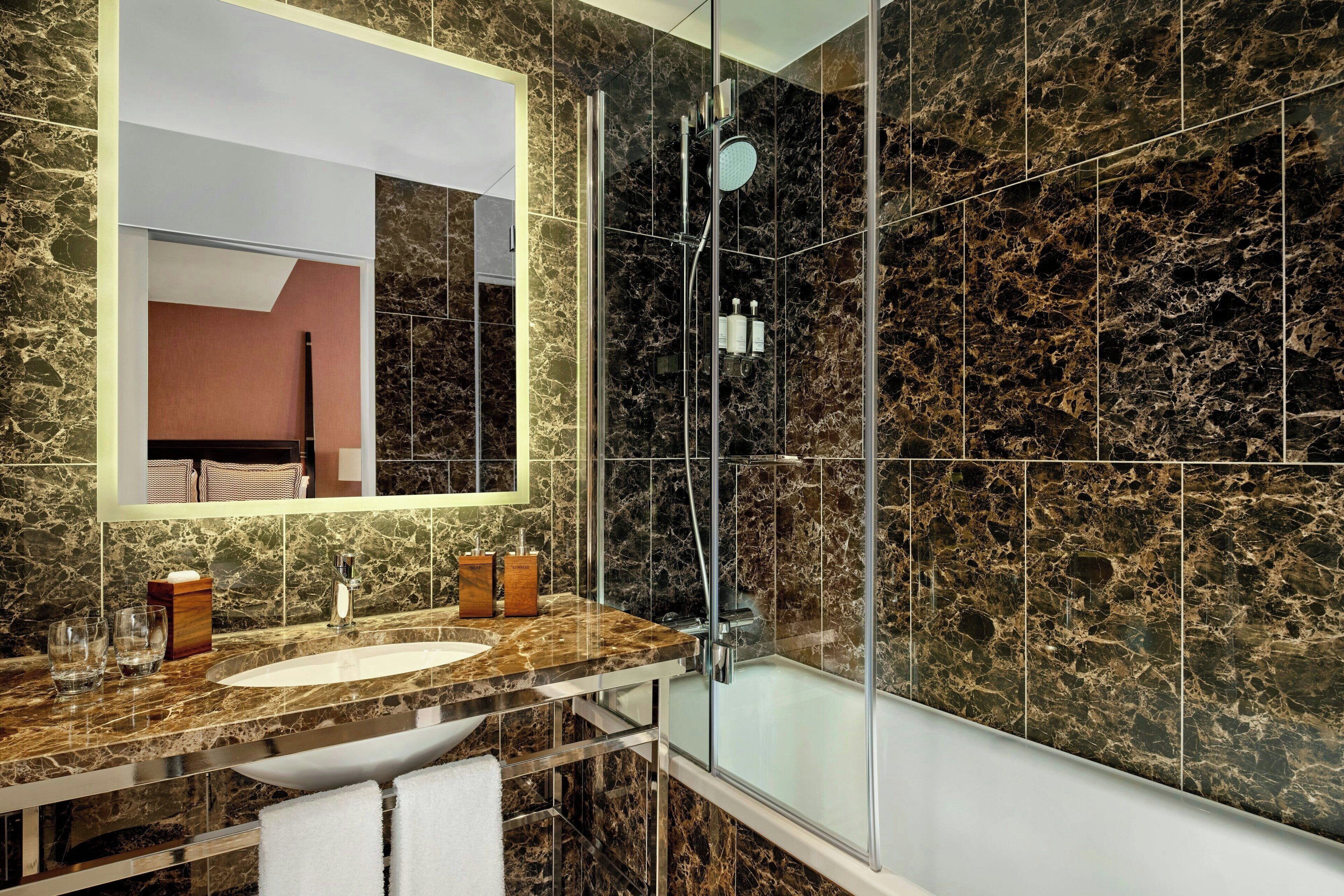 suite, 1 king bed, non smoking | bathroom | shower, designer toiletries, hair dryer, bathrobes