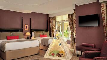 Minibar, caja de seguridad en la habitación y escritorio