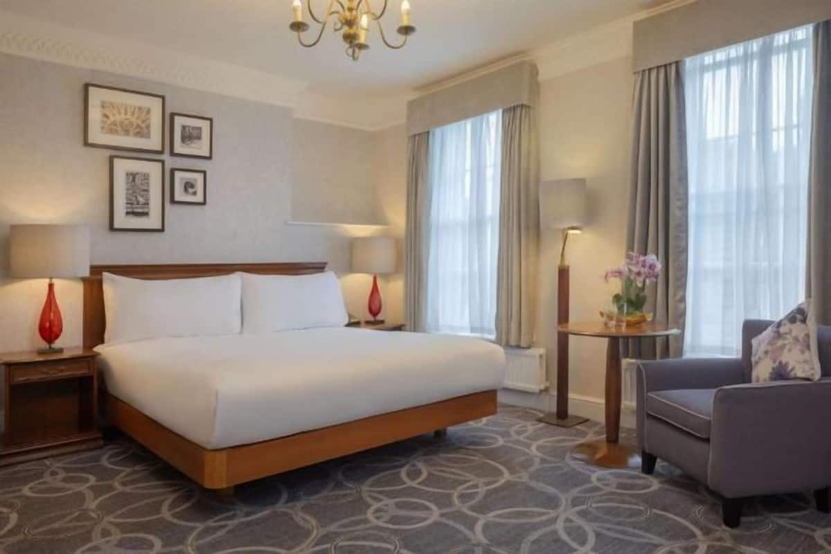 Egyptian cotton sheets, premium bedding, in-room safe, desk