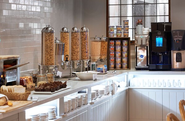 Daily buffet breakfast (GBP 17 per person)