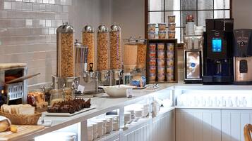 Morgenmadsbuffet hver dag (17 GBP pr. person)