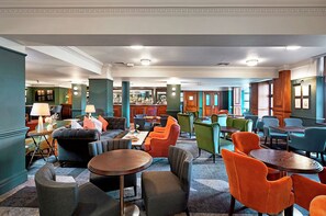 Serves lunch and dinner - Hilton Puckrup Hall Hotel & Golf Club, Tewkesbury (Tewkesbury)