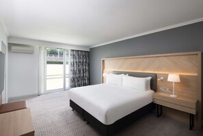 Habitación superior, 1 cama de matrimonio grande | Caja fuerte, escritorio, espacio para trabajar con un portátil