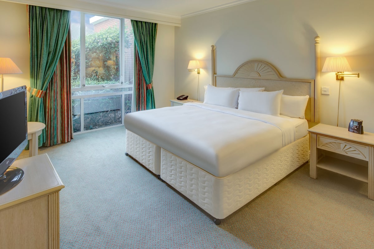 In-room safe, desk, laptop workspace, blackout drapes