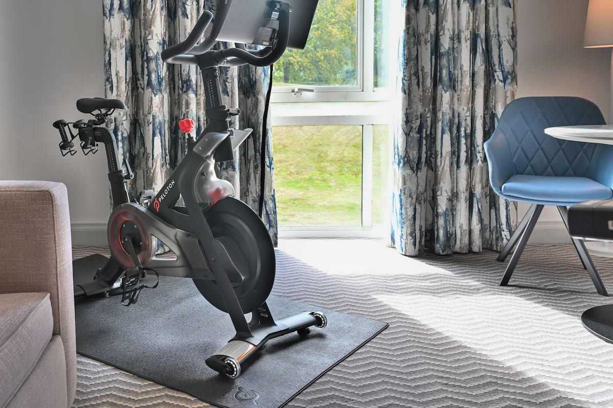 Zimmer, 1 Queen-Bett (with Peloton)