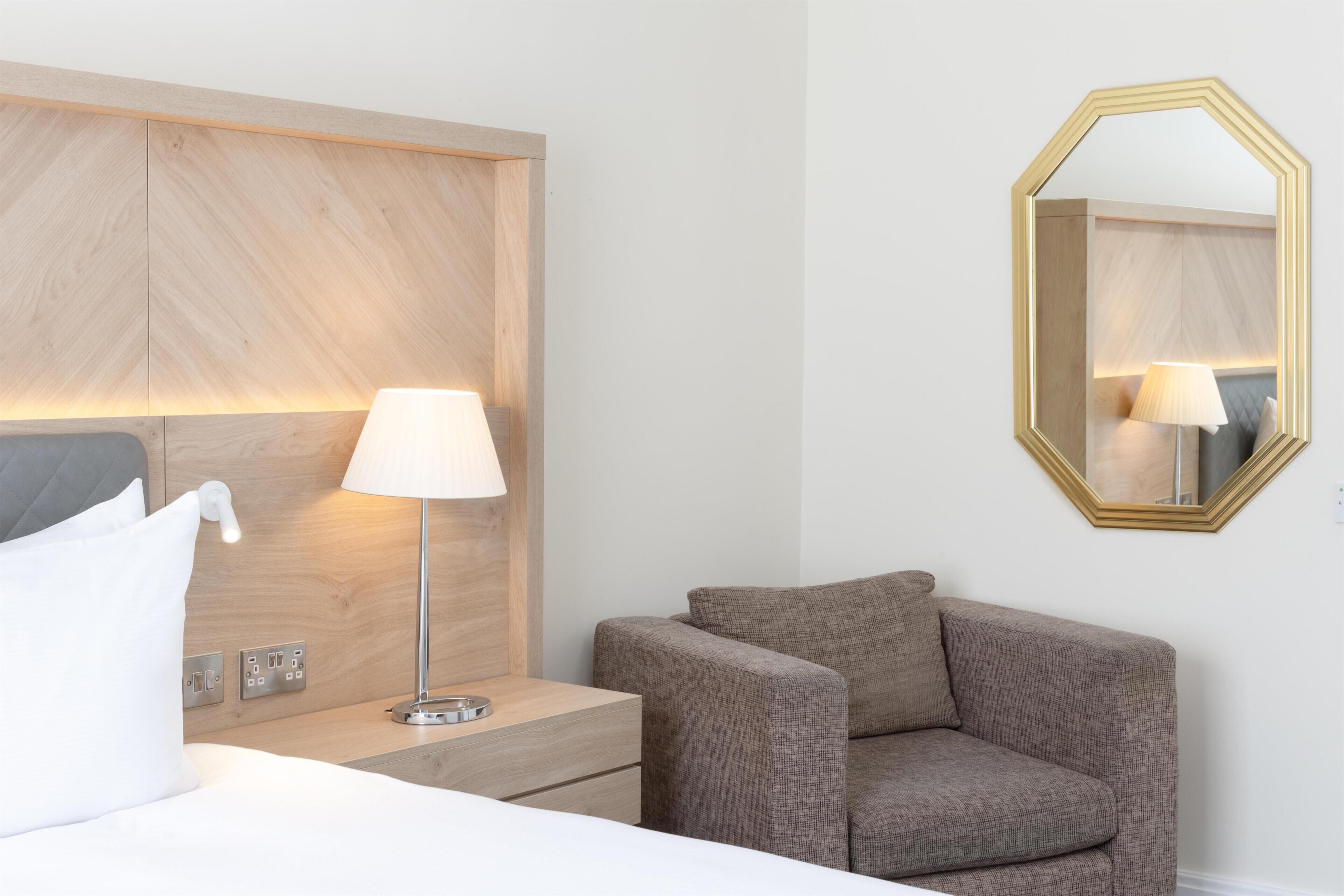 Suite, 1 King Bed | Living area | 43-inch TV with cable channels