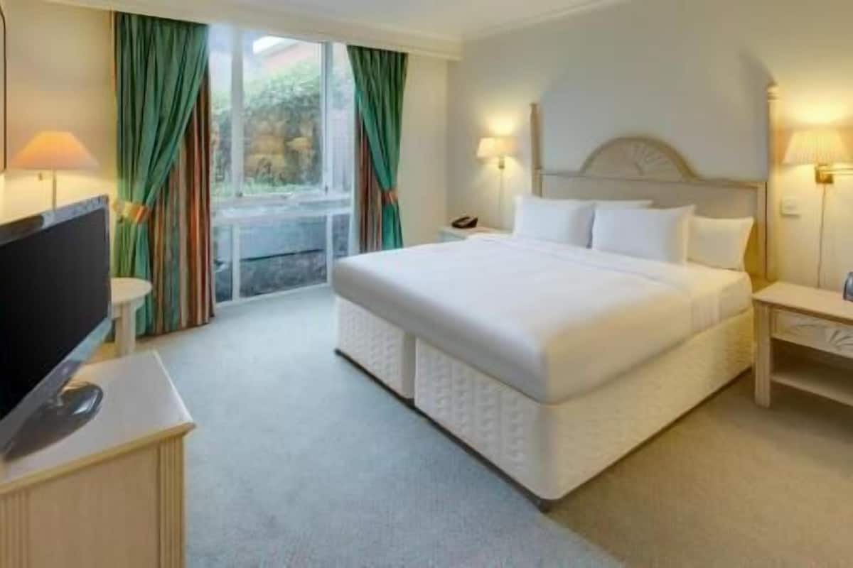 In-room safe, desk, laptop workspace, blackout drapes