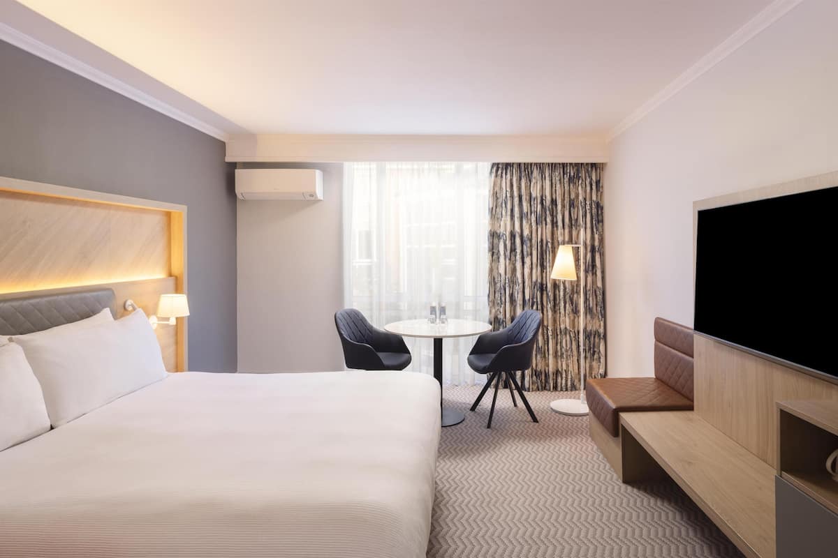 Superior Room, 1 King Bed | In-room safe, desk, laptop workspace, blackout drapes