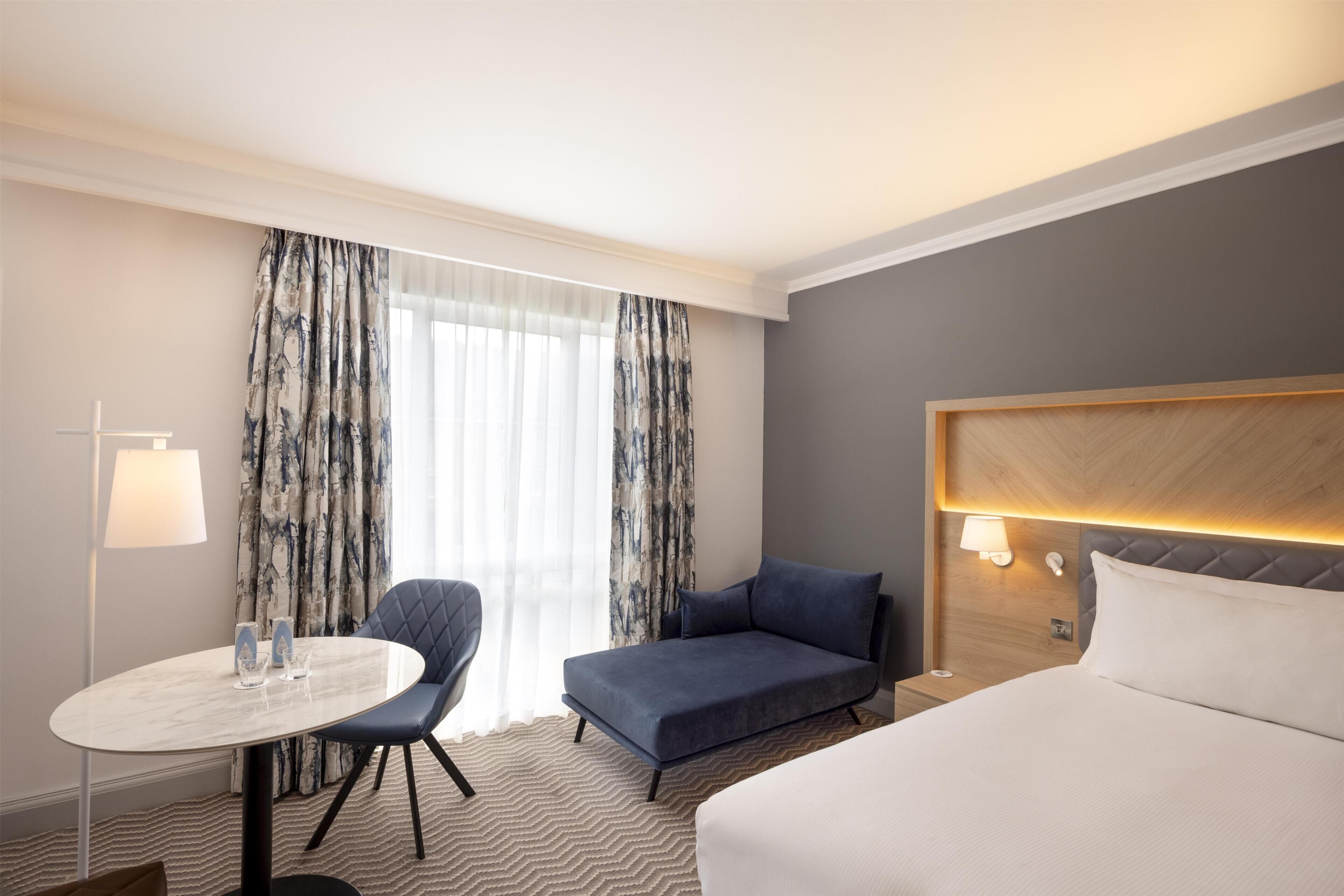 Caja de seguridad en la habitación y escritorio 