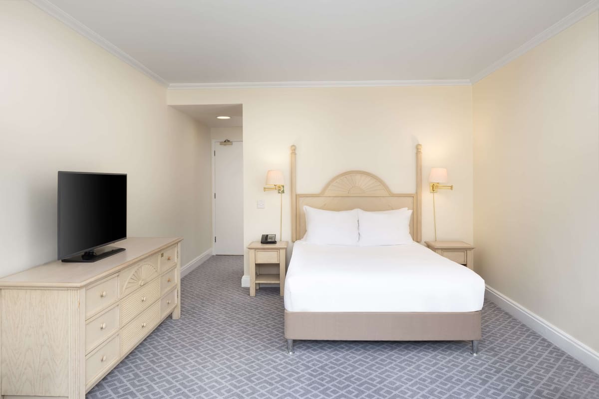 1 Schlafzimmer, hochwertige Bettwaren, Zimmersafe, Schreibtisch