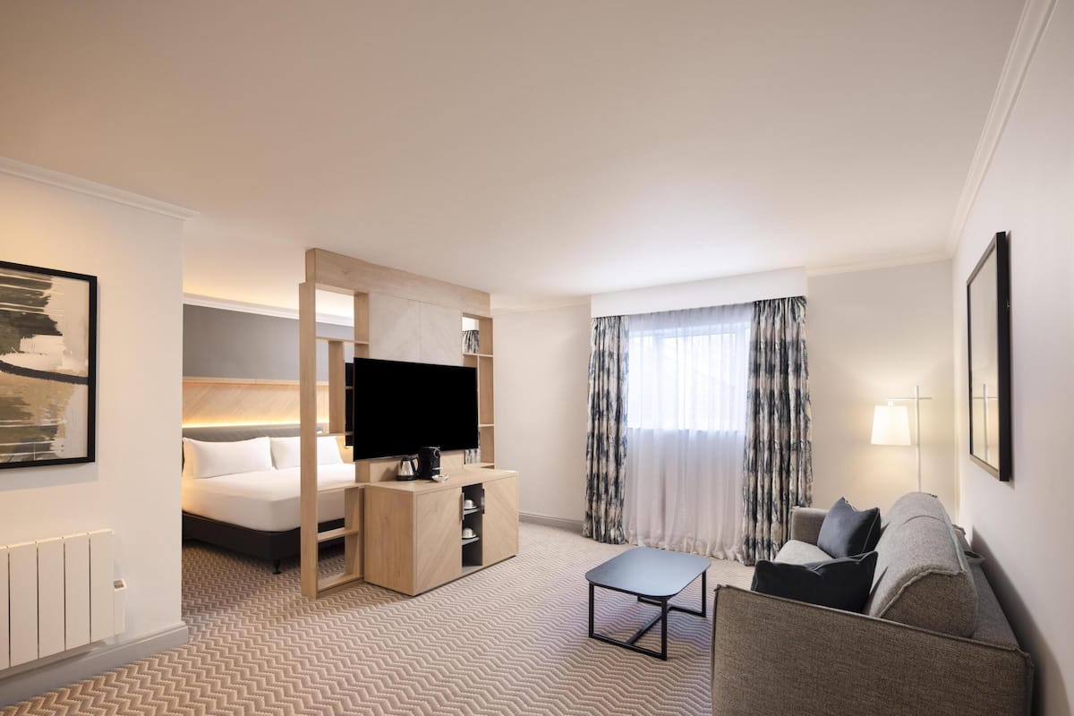 Junior Suite, 1 King Bed | Living area | 43-inch TV with cable channels