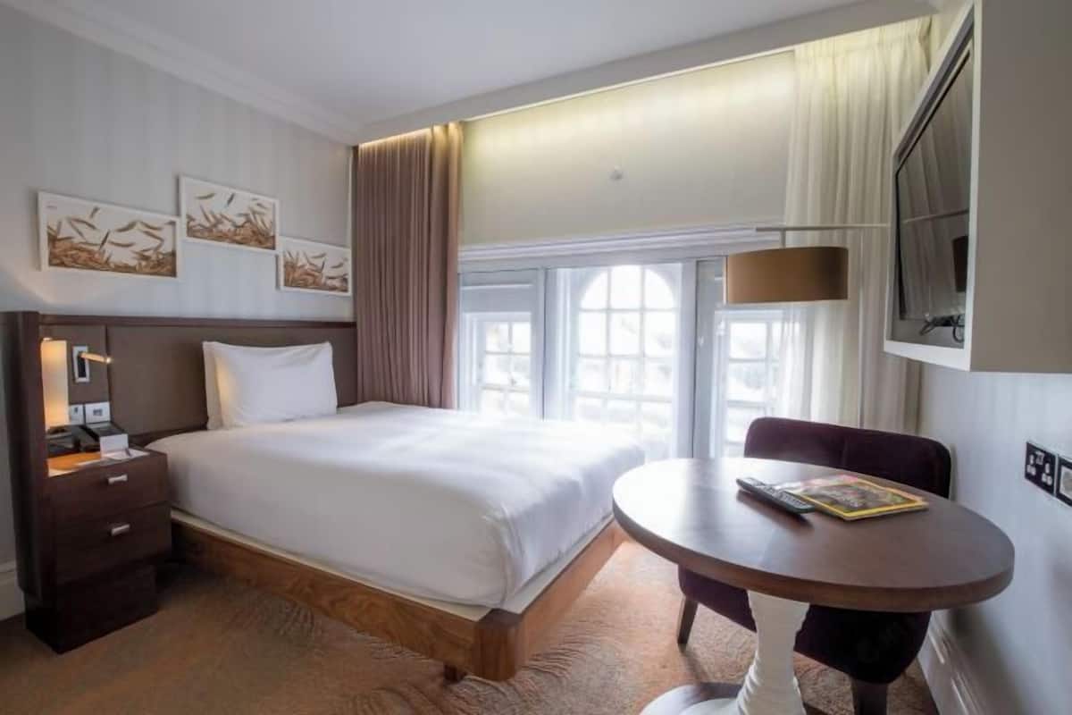 Biancheria da letto di alta qualità, minibar, cassaforte in camera