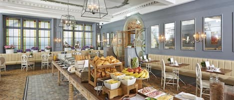 Colazione a buffet, servita nei giorni feriali (22.00 GBP a persona)
