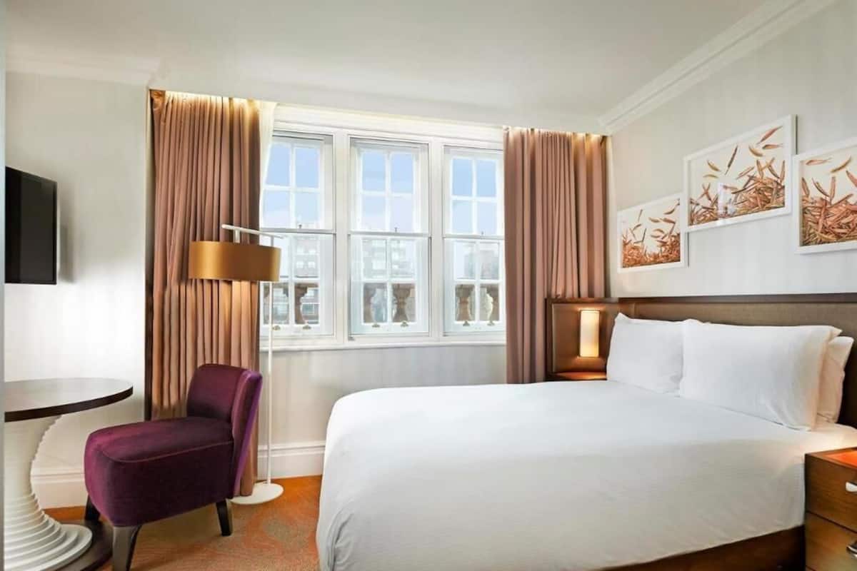 Biancheria da letto di alta qualità, minibar, cassaforte in camera