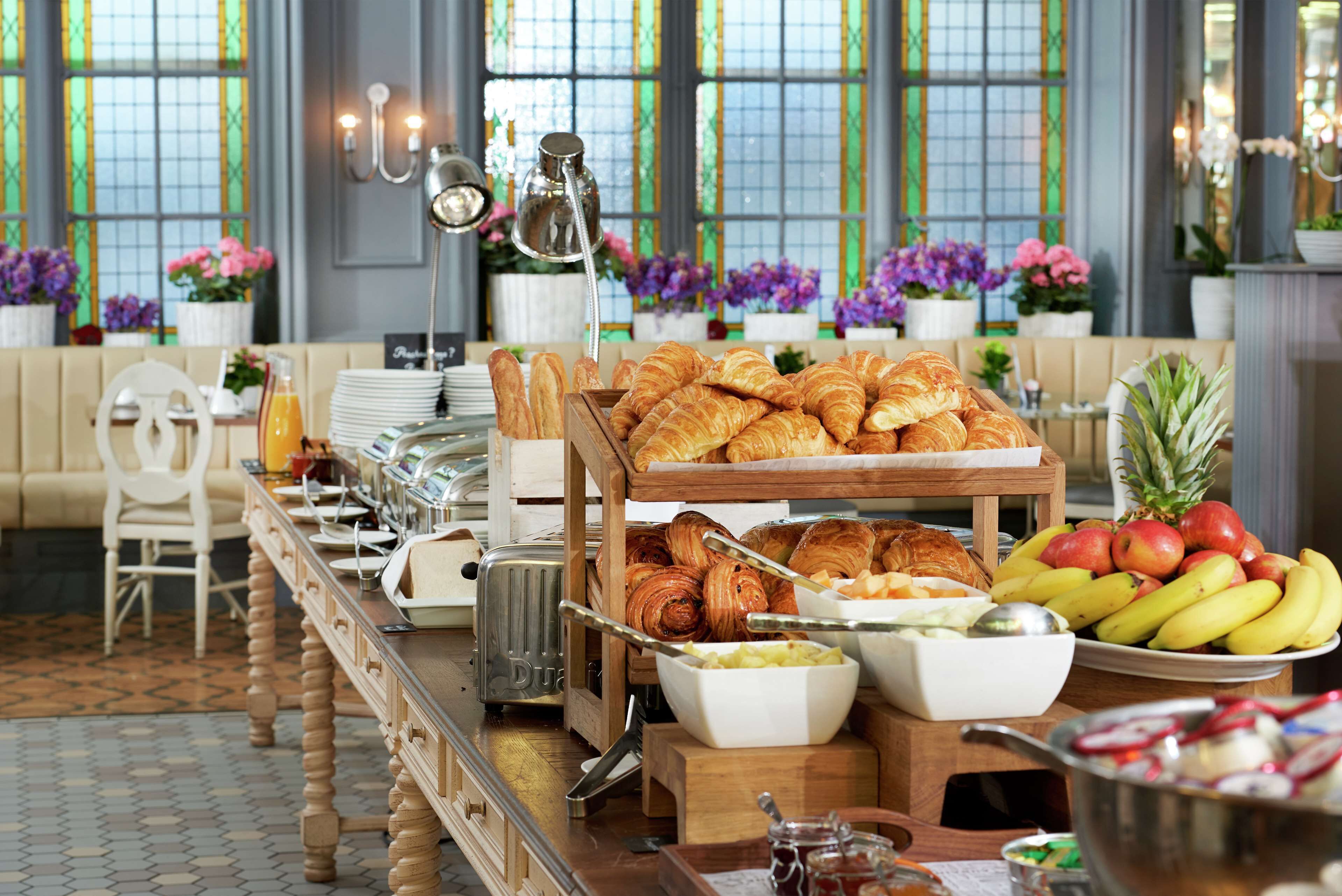 breakfast, lunch, dinner served; french cuisine