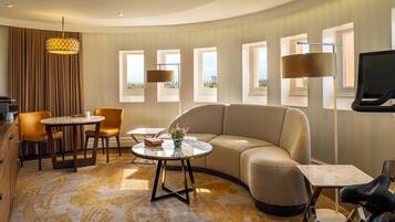 Suite (Dome) | Area soggiorno | TV LED