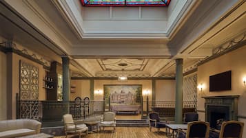 Aperto a colazione, pranzo e cena, cucina francese