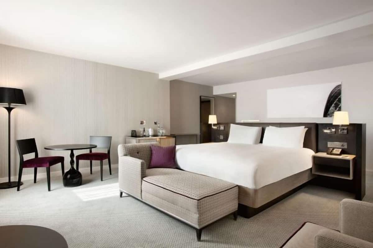 1 bedroom, Egyptian cotton sheets, premium bedding, in-room safe